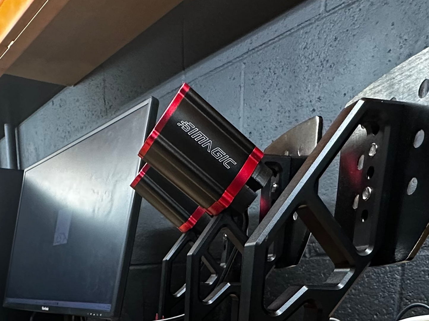 SIMAGIC P-HPR MOUNTING BRACKET